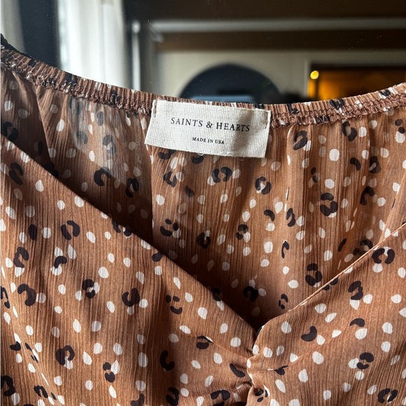 SAINTS AND HEARTS | leopard blouse | size large - Picture 3 of 4